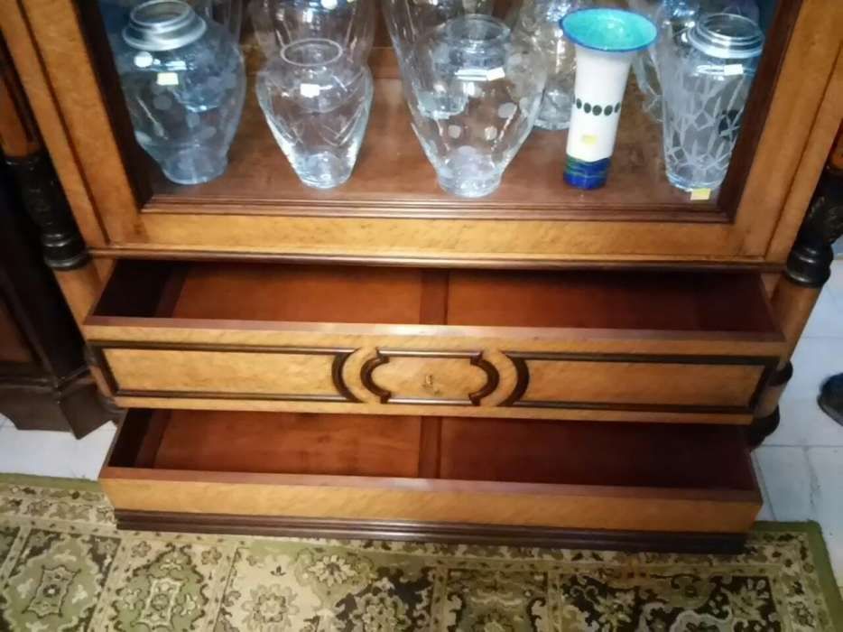 Fabulosa vitrine pau santo
