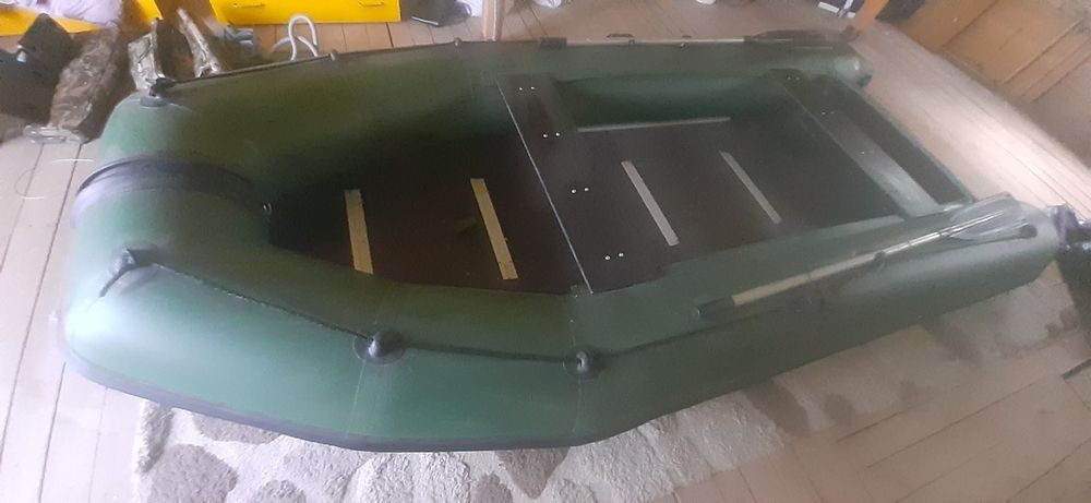 Лодка с моторм в отличром состоянии