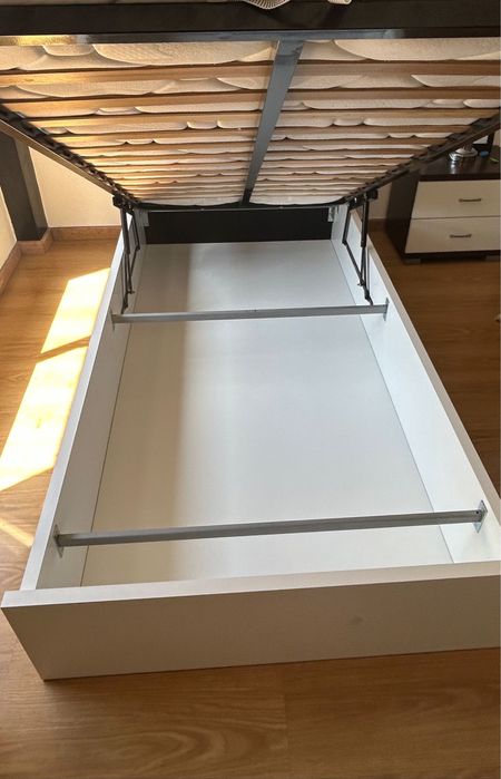 Duas camas Sommier de solteiro com colchao