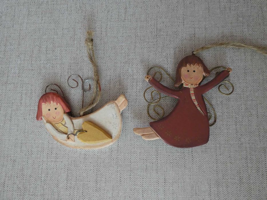 Conjunto de Dois Anjos Decorativos de Natal em Madeira