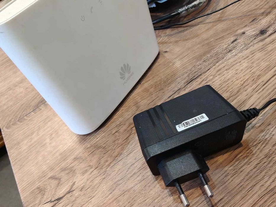 Huawei B2368-66 LTE – Router z anteną zewnętrzną, zestaw