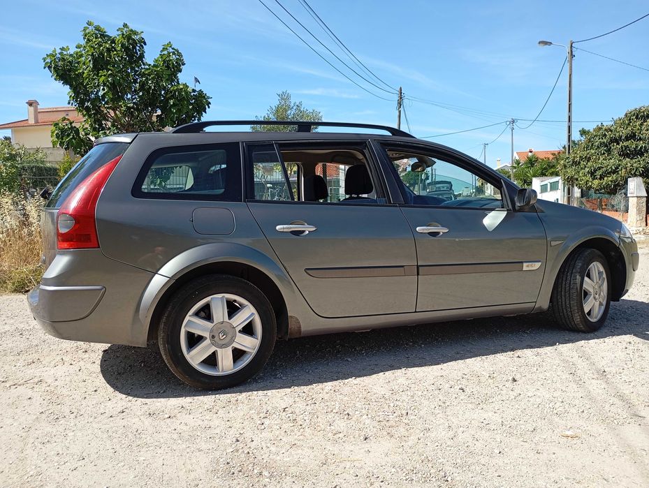 Mégane Breack LUXE PRIVILÉGE -155.000km - faróis Xenon- GPS - Cruise Control - Isofix - 1.5 DCi - 105 CV- IUC 23€/Ano - 5,4lt urbano