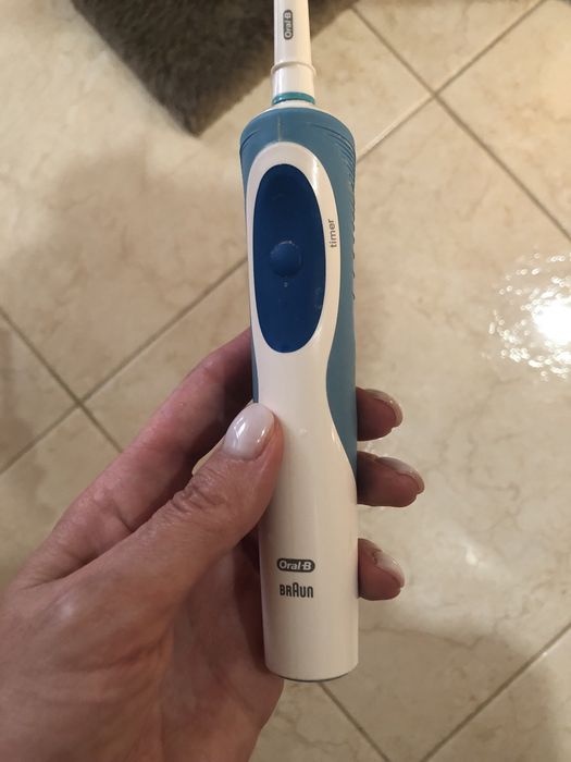 Oral b електрична зубна щітка