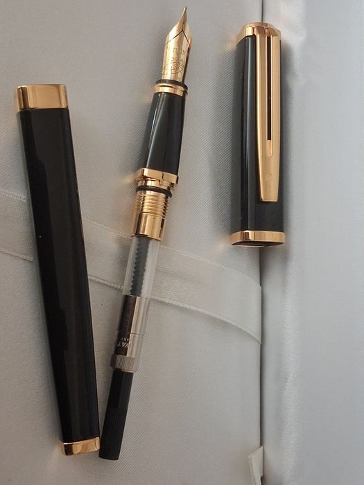 Caneta Waterman Excepcion preta e ouro
