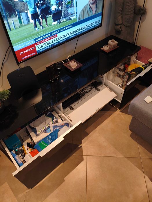 Móvel de Tv lacado a preto