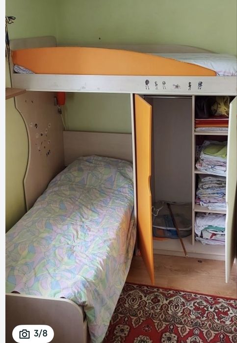 Дитячі меблі: двоповерхові ліжка 190 см, шафи, стіл, комод