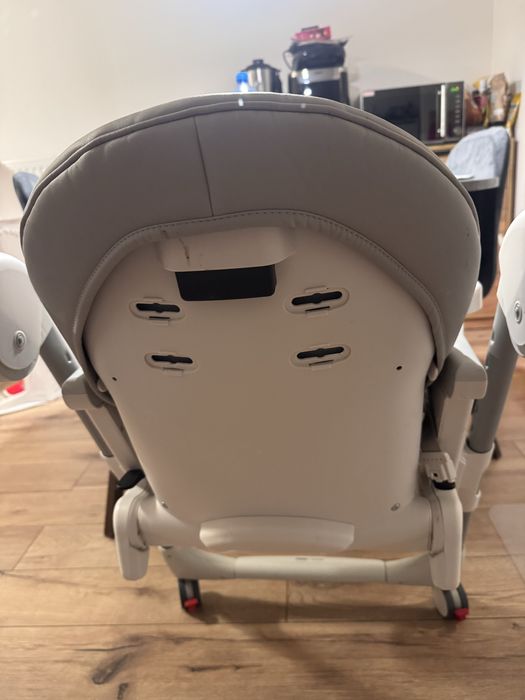 Krzeselko do karmienia peg perego