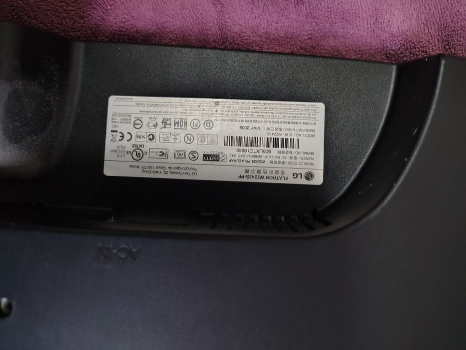 Монітор Samsung та LG і підставка для нього
