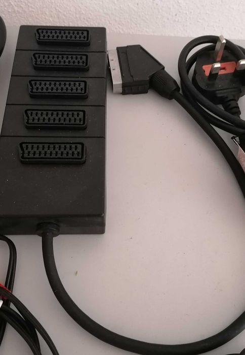 Divisor skart quintuplo mais cabos uteis, tudo por 5€