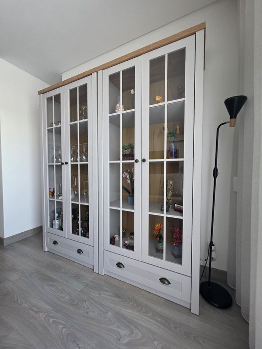 Vitrine com 2 portas em vidro