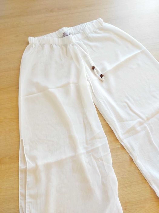 Calça leve branca e preta