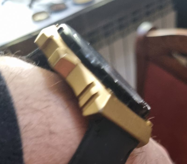 Продам  часы хронограф GUESS  GW0325G1