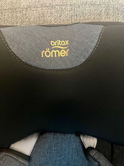 Fotelik Britax Romer Dualfix M i-size z bazą - stan jak nowy