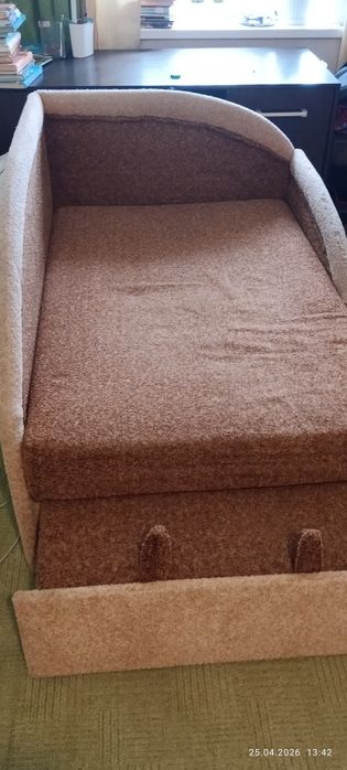 Продам дитячий диван-ліжко.