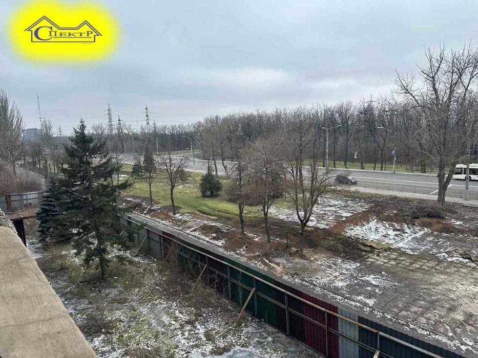 Комплекс будівель по червоній лініїї на трасі Кривий Ріг -Дніпро
