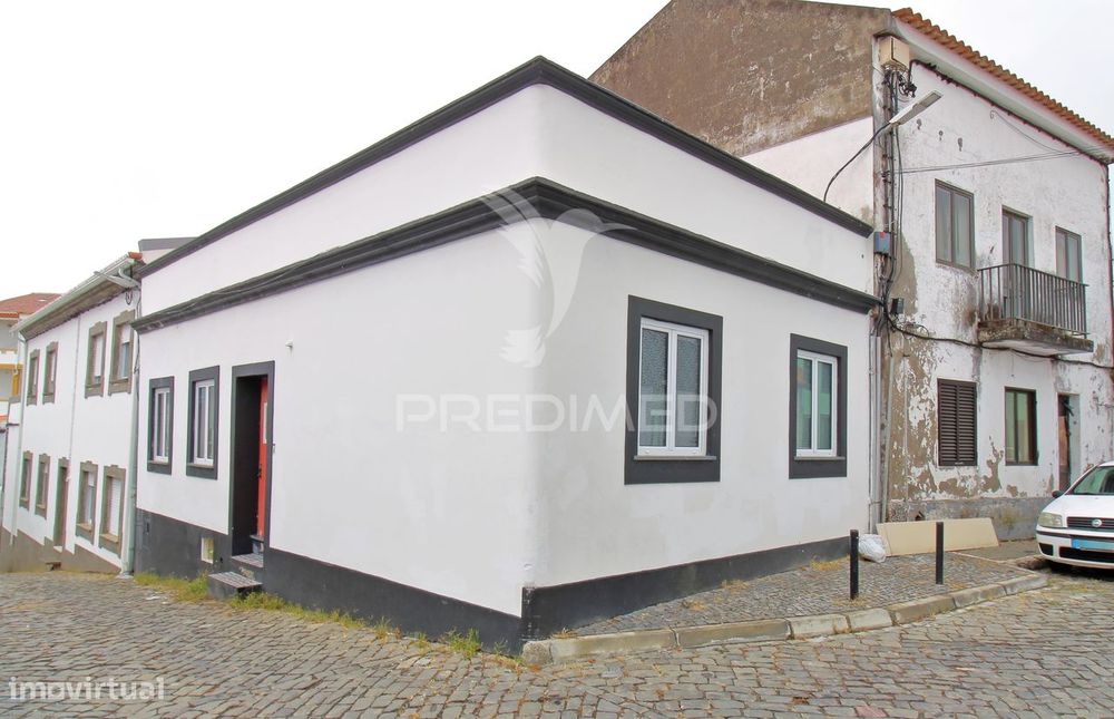 Moradia de dois pisos a minutos a pé do centro de Angra do Heroísmo