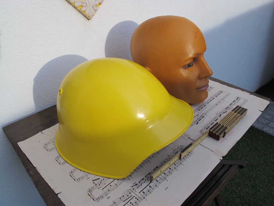 Capacete Bombeiros ou Proteção Civil Suíça - Antigo