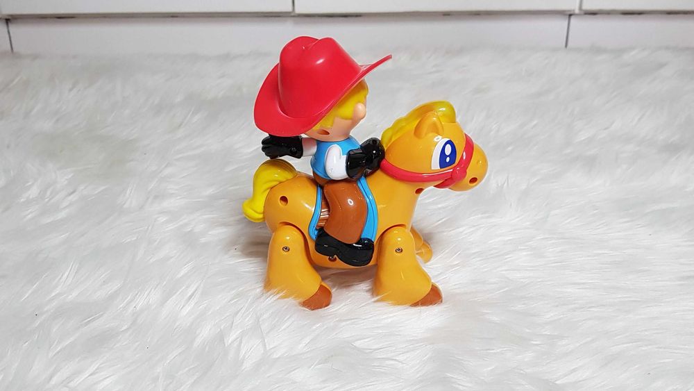 Dumel Discovery galopujący kowboj na koniu zabawka z dźwiękiem muzyką