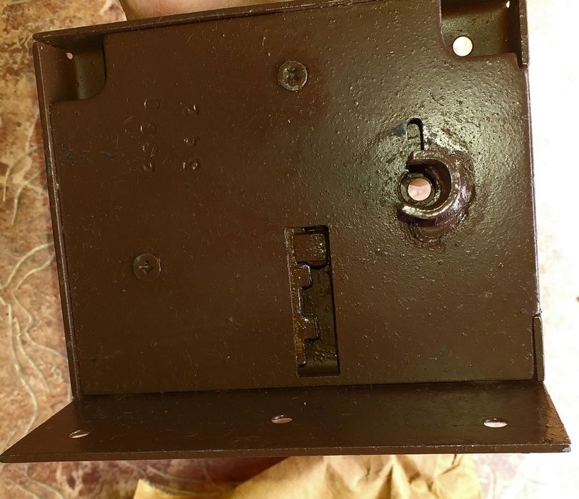 Продам замок Конотоп  старого образца на гараж старого образца.