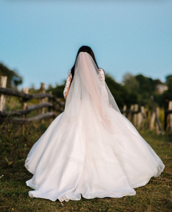 Продам весільну сукню