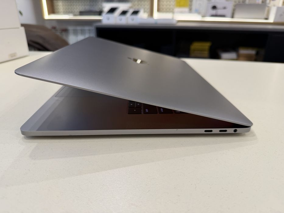 MacBook Pro 15” 2017 i7/16/256gb Space Gray з гарантією