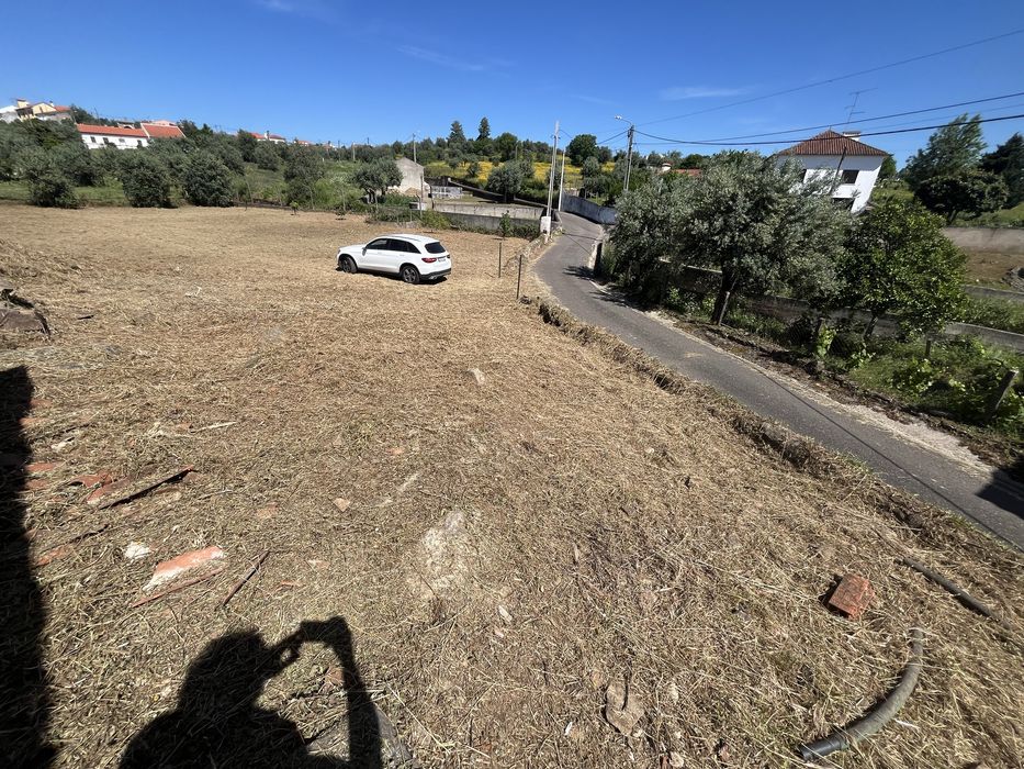 Ruina, terreno urbano com ruina com uma otima exposiçao solar