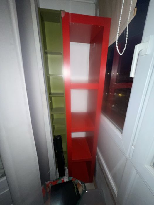 Estantes branca ikea 150x90x32 vermelha e verde