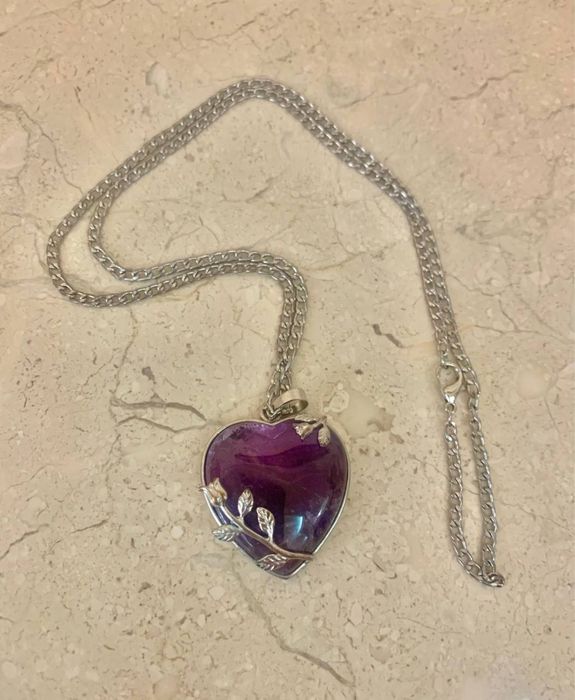 Кулон в ыорме сердца аметист