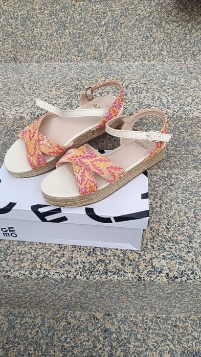 Sandálias gemo novas