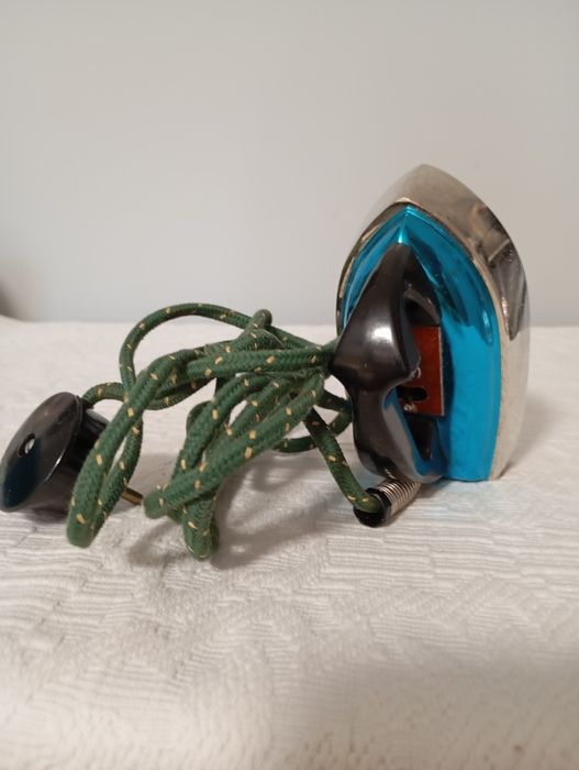 Маленький дорожный утюжок. Винтаж