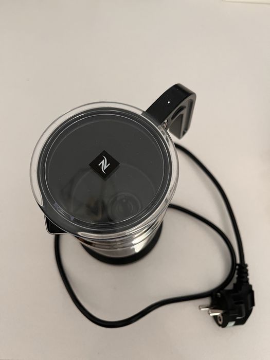 Nespresso - Máquina, Aerocino e Bonbonnière