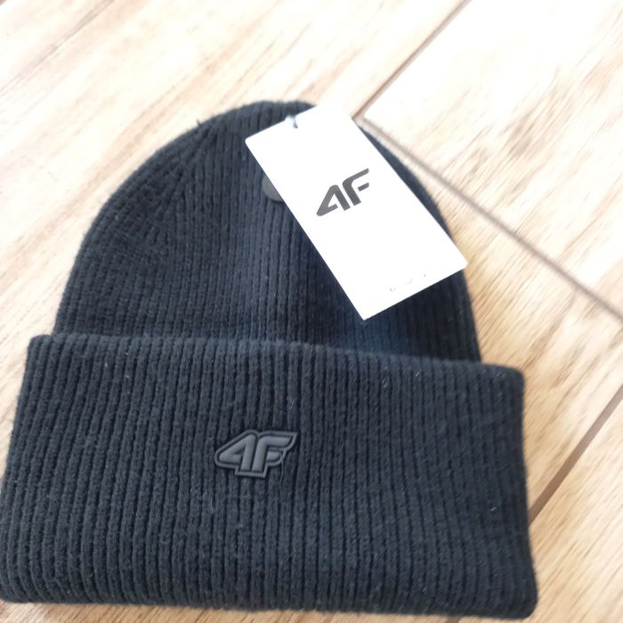 4F- nowa- czapka czarna