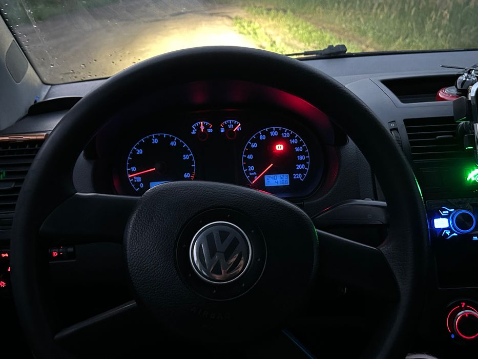 Продам Volkswagen Polo 2003год