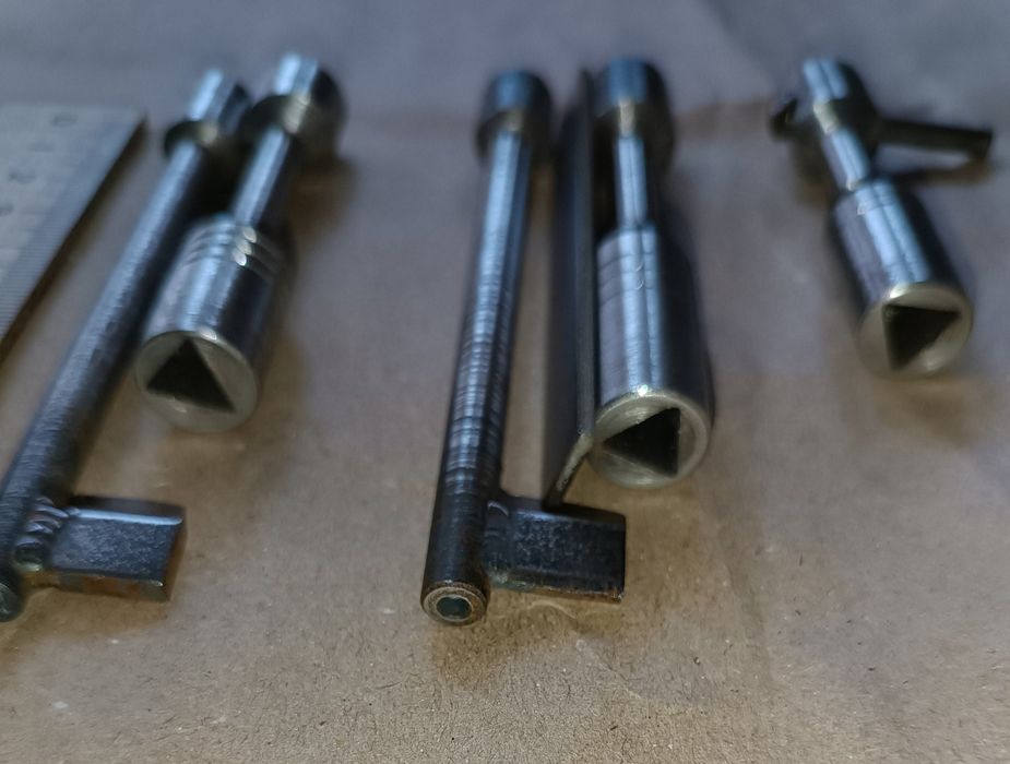 Заготовки ключей трехгранник (проводника)