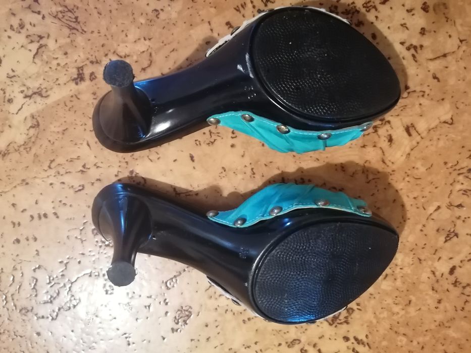 Босоножки кожаные 38 размер