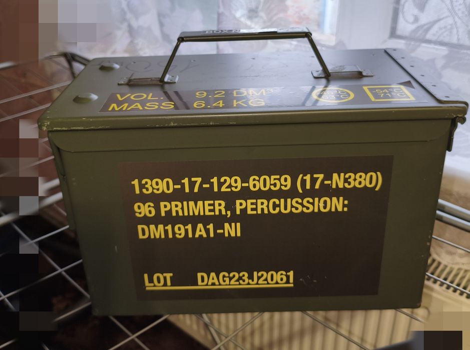 Ящик металевий герметичний.