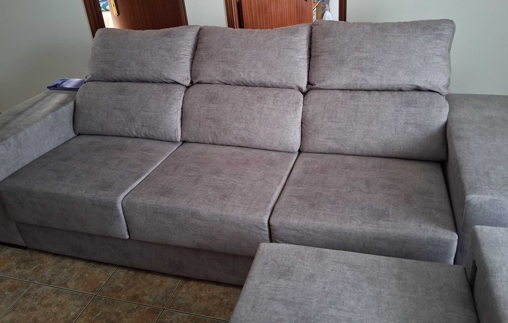 SOFÁ  cinzento com impermeabilização