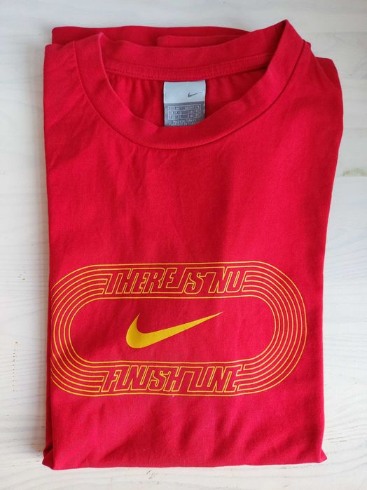 Koszulka Nike czerwona There is no finish line