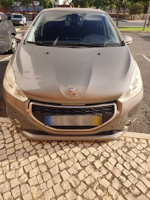 Carro Peugeot 208