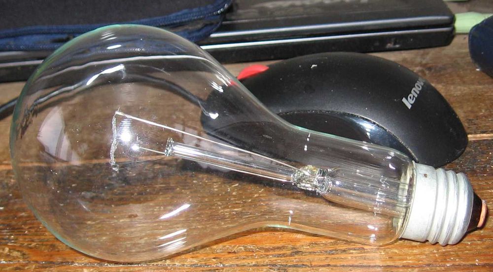 лампочка накаливания 150 ватт