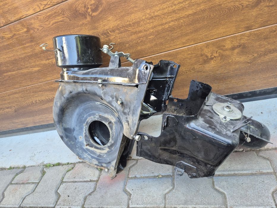 Fiat 126p obudowy silnika zestaw ładny stan