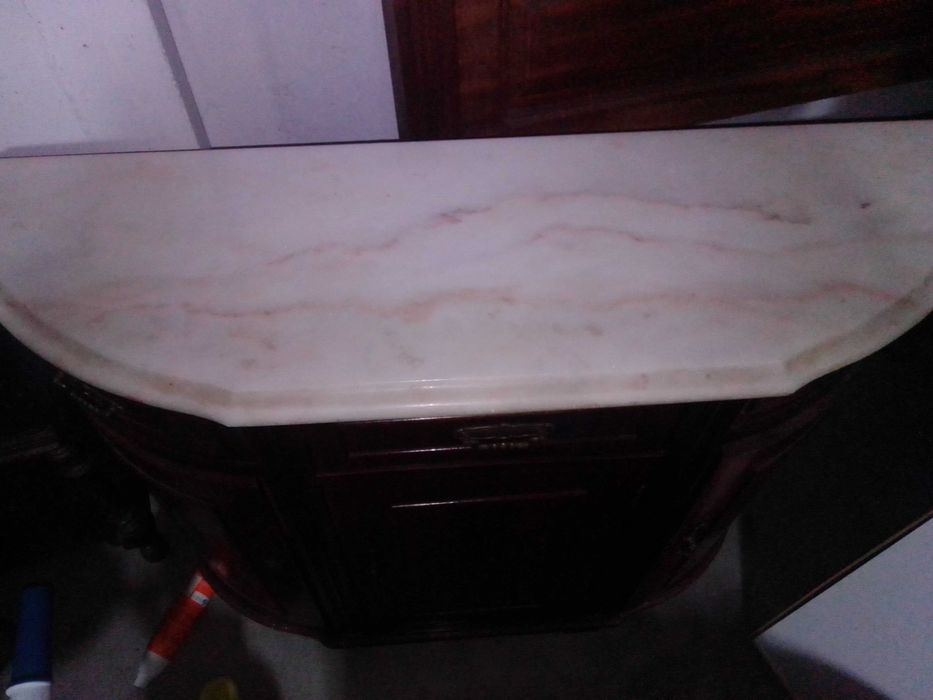 Sapateira com 3 portas e pedra por cima