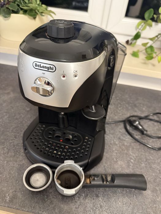Ekspres kolbowy DeLonghi ECC 221.B