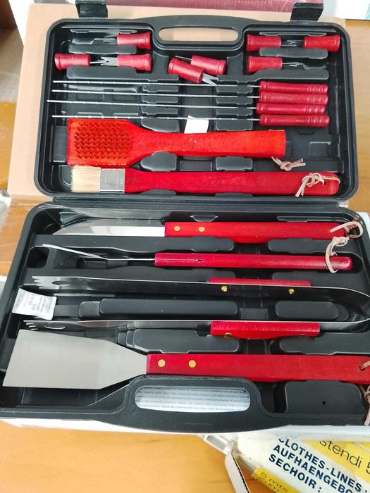 Mala de Churrasco InnovaGoods – 18 Peças – Nova