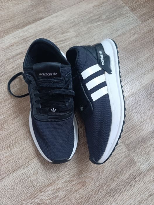 Кроссовки Adidas, и лосины  оригинал