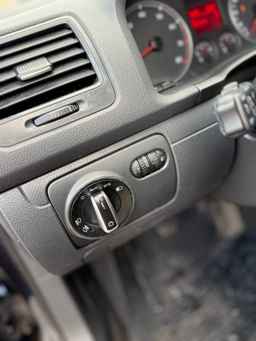 VW Golf 5. 1.6 mpi
