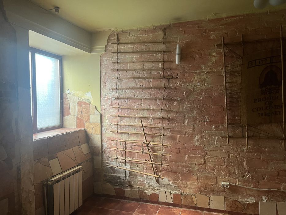 Продається приміщення вільного призначеня на Брати Руснаки