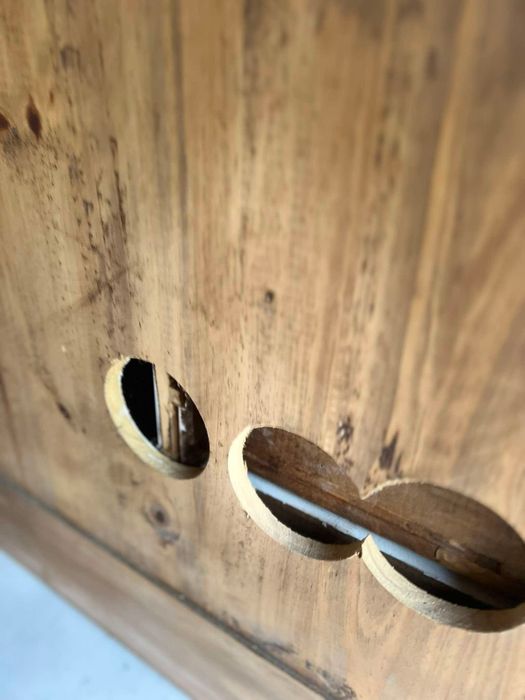 Komoda - witryna z litego drewna