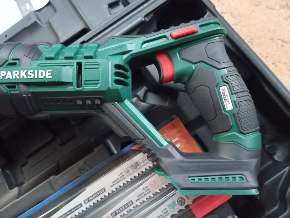 Serra sabre / serrote a bateria Parkside 20V