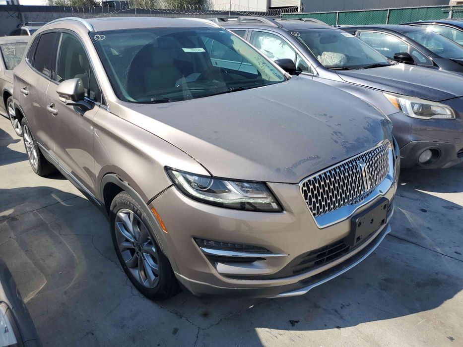 Капот Lincoln mkc 2019